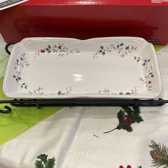 Pfaltzgraff Sled Tray Server-Winter berry serving tray, lunch Buffett, display - Picture 2 of 7